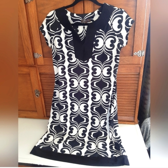 Black and white sleeveless dress - Picture 12 of 12